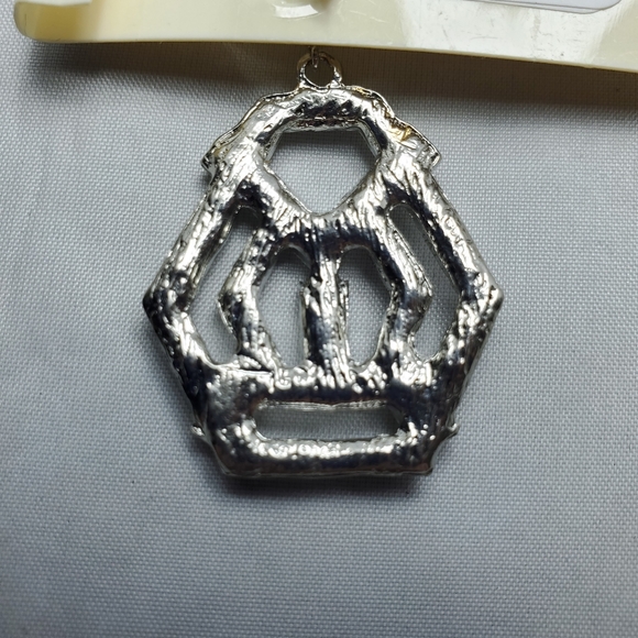 Mystique silver dangle earring with rhinestones - Picture 5 of 5